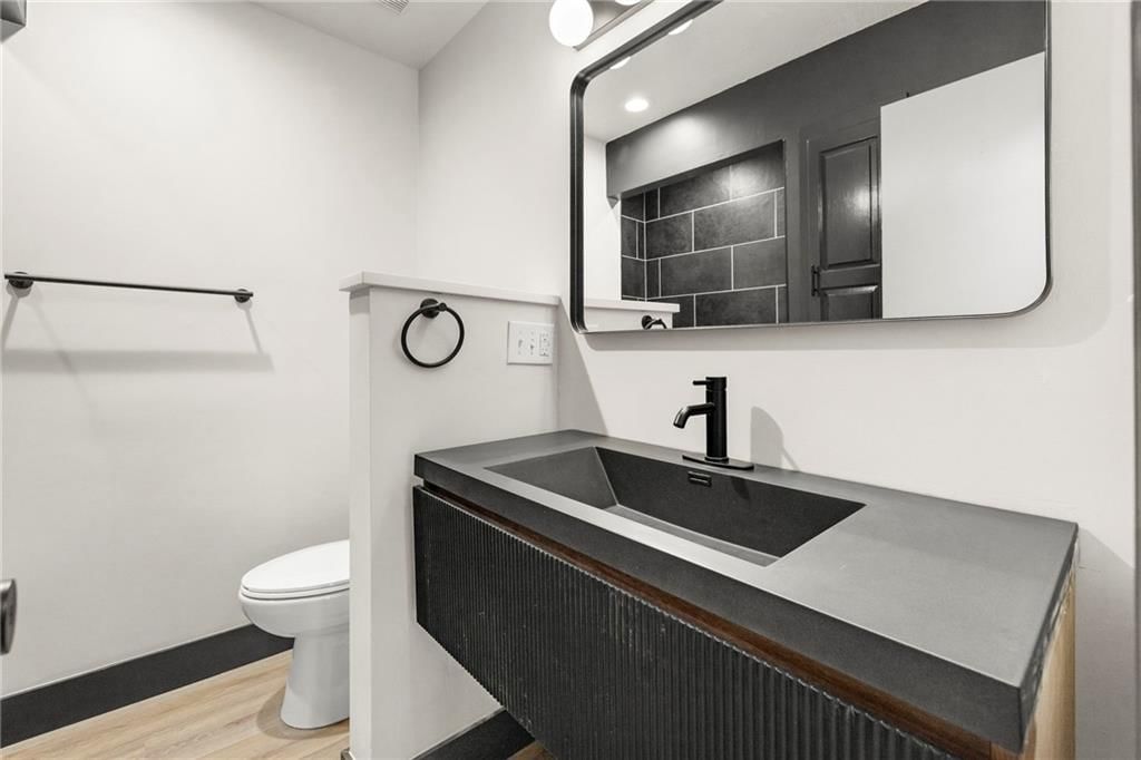 405 NE Grant Court — photo 27