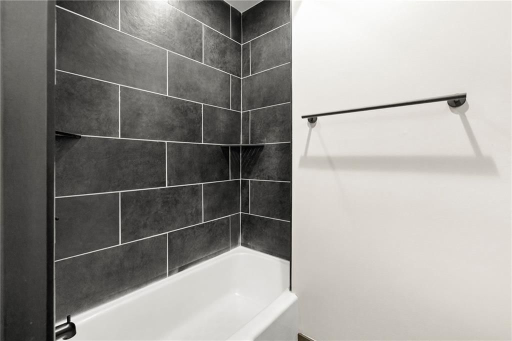 405 NE Grant Court — photo 28