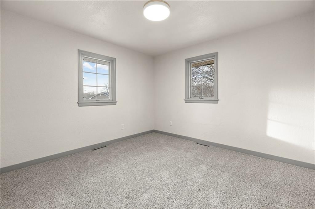 405 NE Grant Court — photo 29