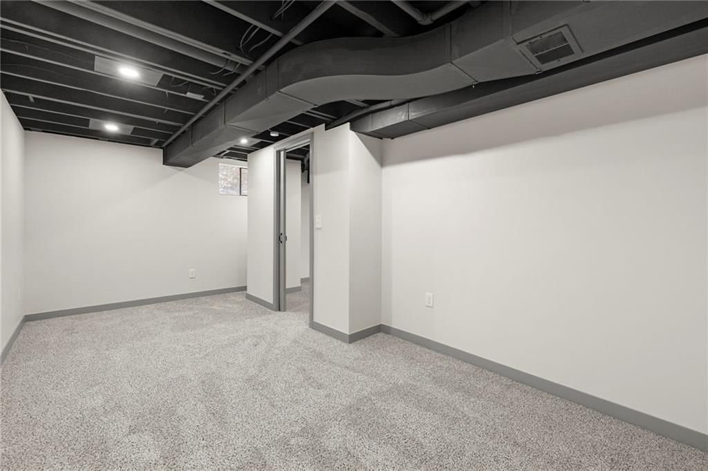 405 NE Grant Court — photo 33