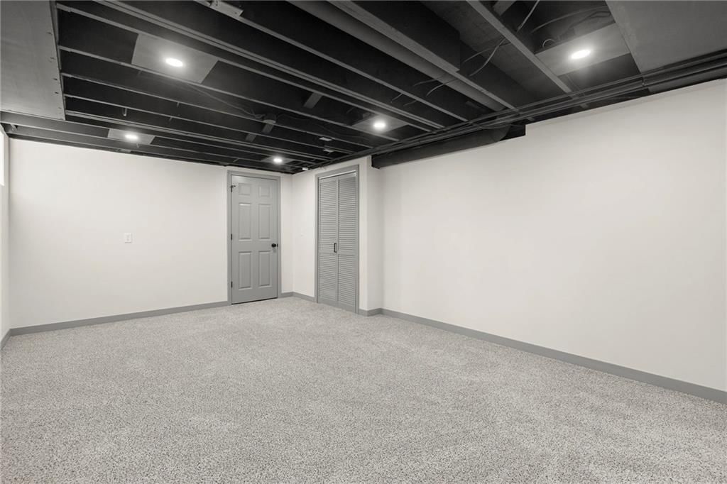 405 NE Grant Court — photo 35