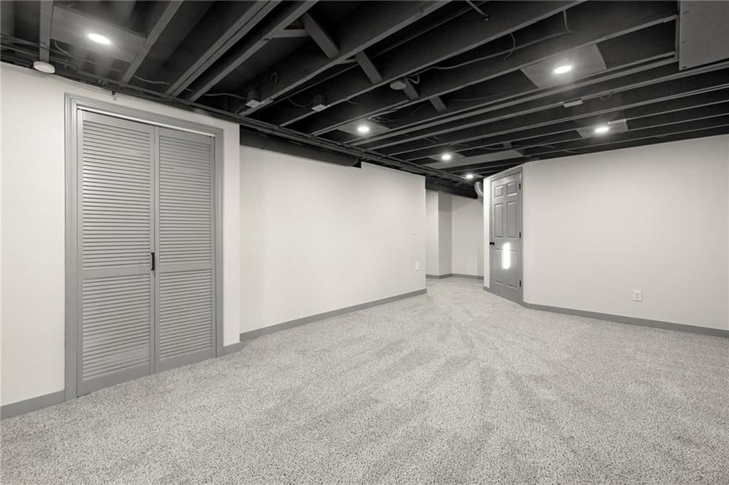 405 NE Grant Court — photo 36
