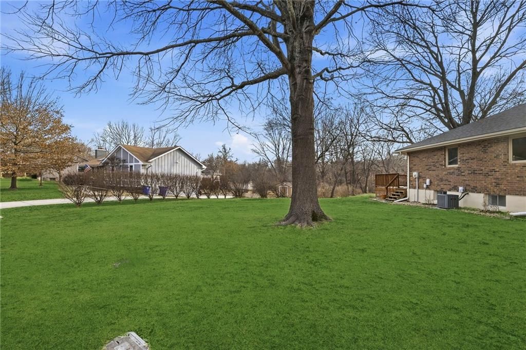 405 NE Grant Court — photo 38