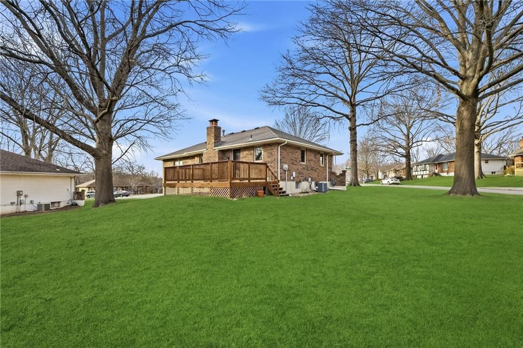 405 NE Grant Court — photo 40