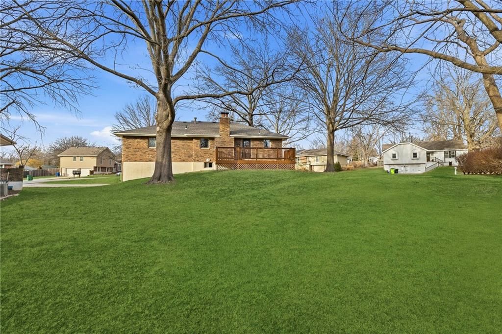 405 NE Grant Court — photo 41