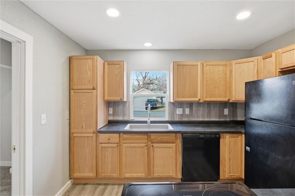 647 NE Grattan Street — photo 7