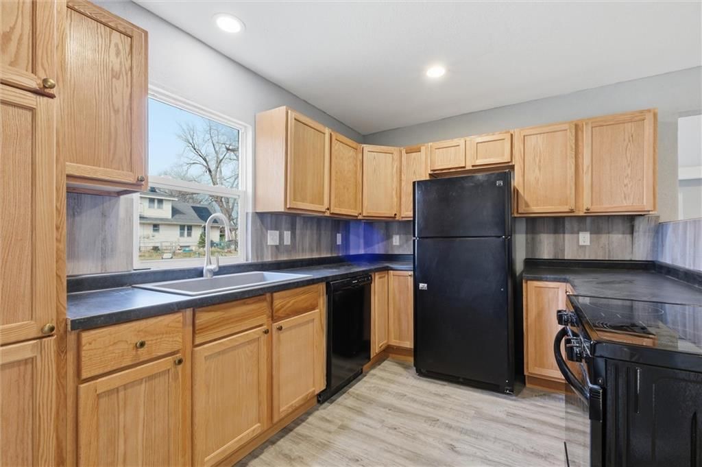647 NE Grattan Street — photo 8