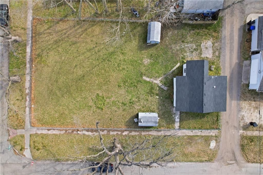 647 NE Grattan Street — photo 29