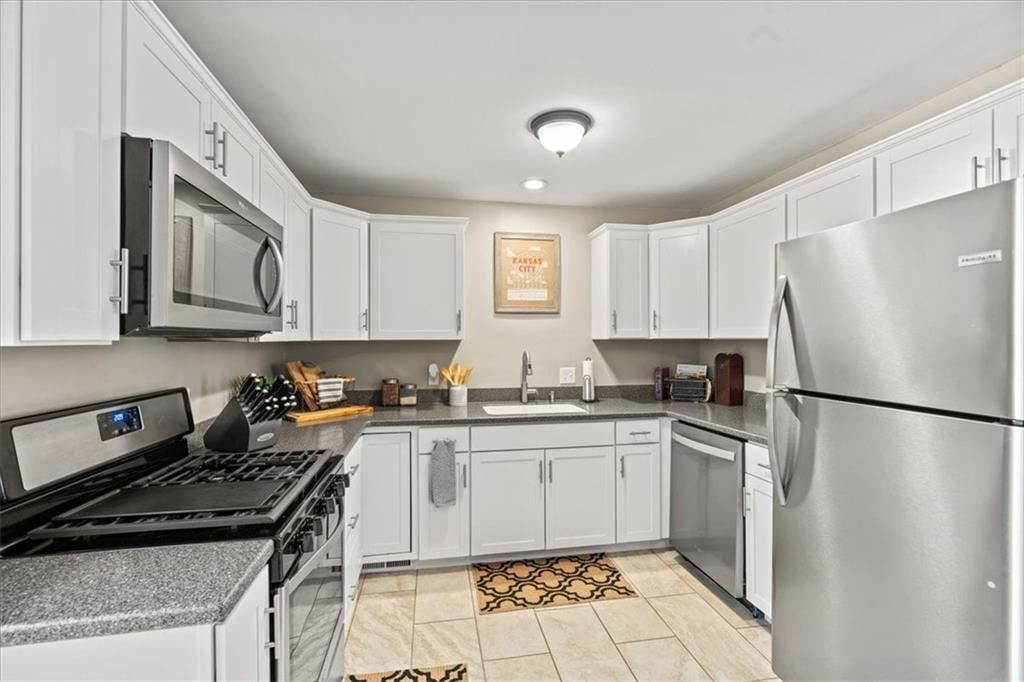426 W 87th Street — photo 10