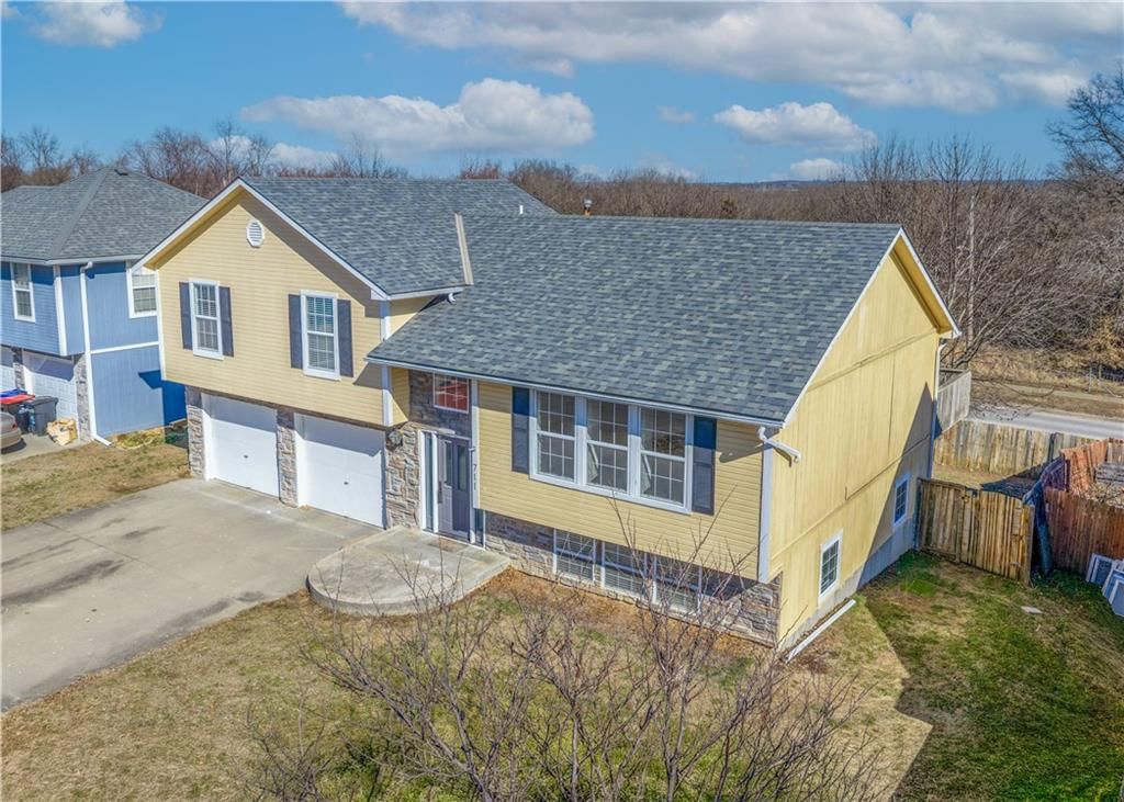 711 Brookside Drive — photo 2