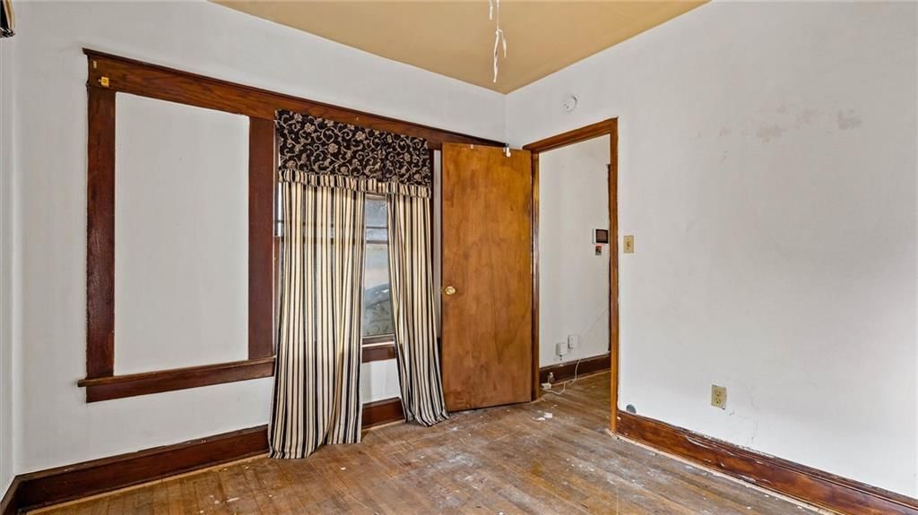 5623 Brooklyn Avenue — photo 17