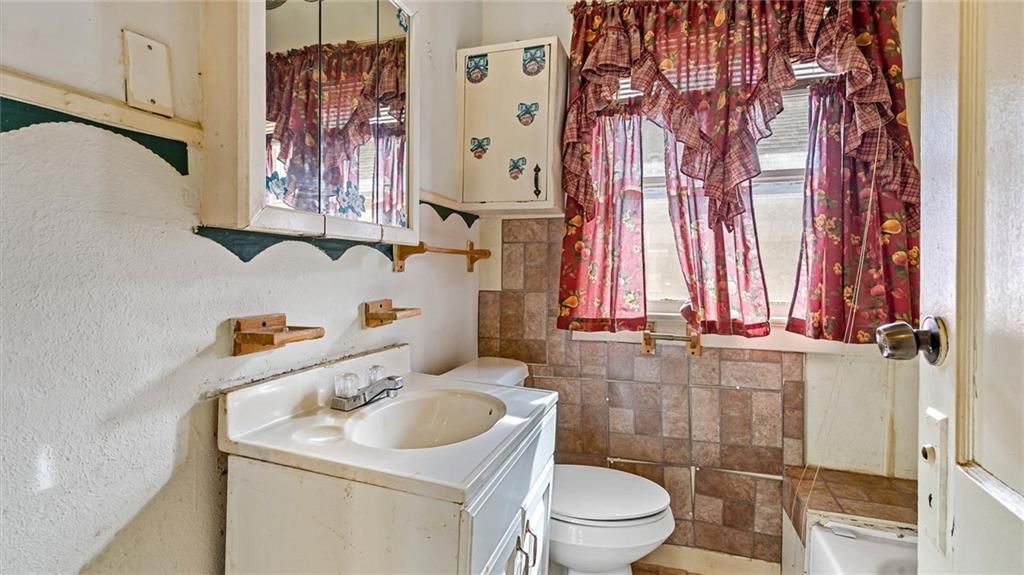 5623 Brooklyn Avenue — photo 19
