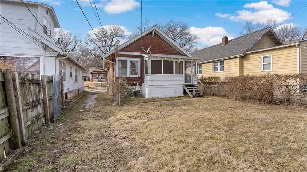 5623 Brooklyn Avenue — photo 26