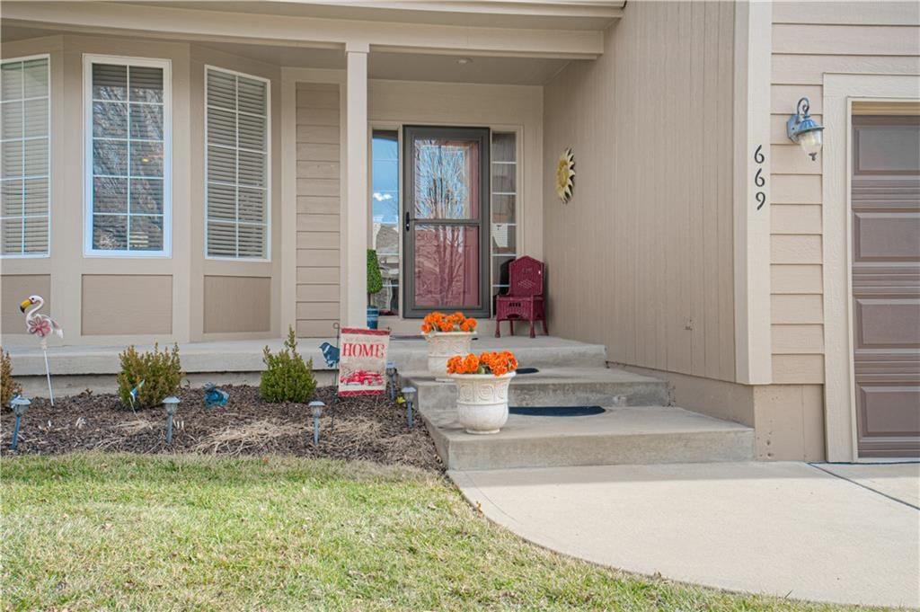 669 N Pine Circle — photo 2