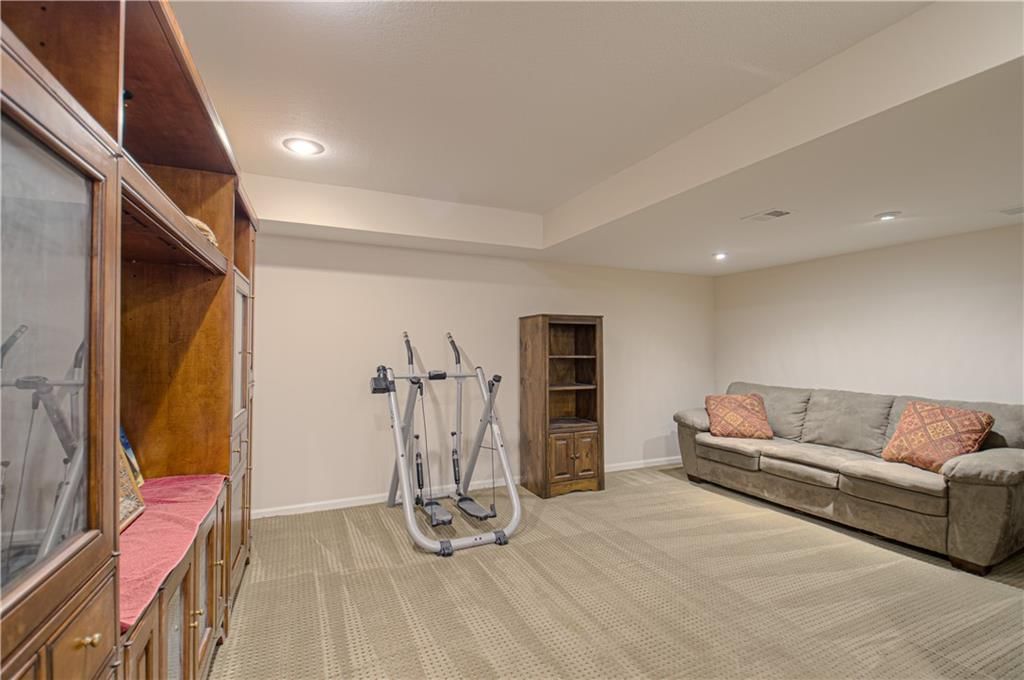 669 N Pine Circle — photo 33