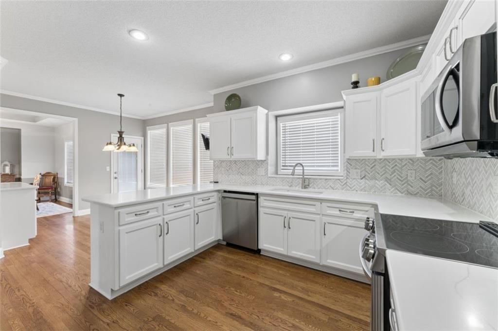 4910 Marion Street — photo 13