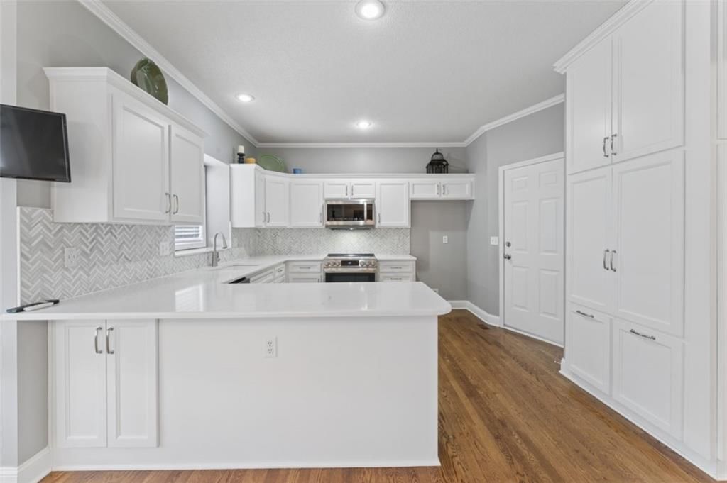 4910 Marion Street — photo 17