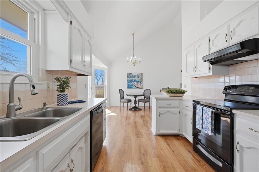 4121 N Campbell Avenue — photo 17