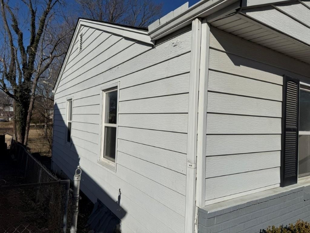 2604 S Northern Boulevard — photo 2