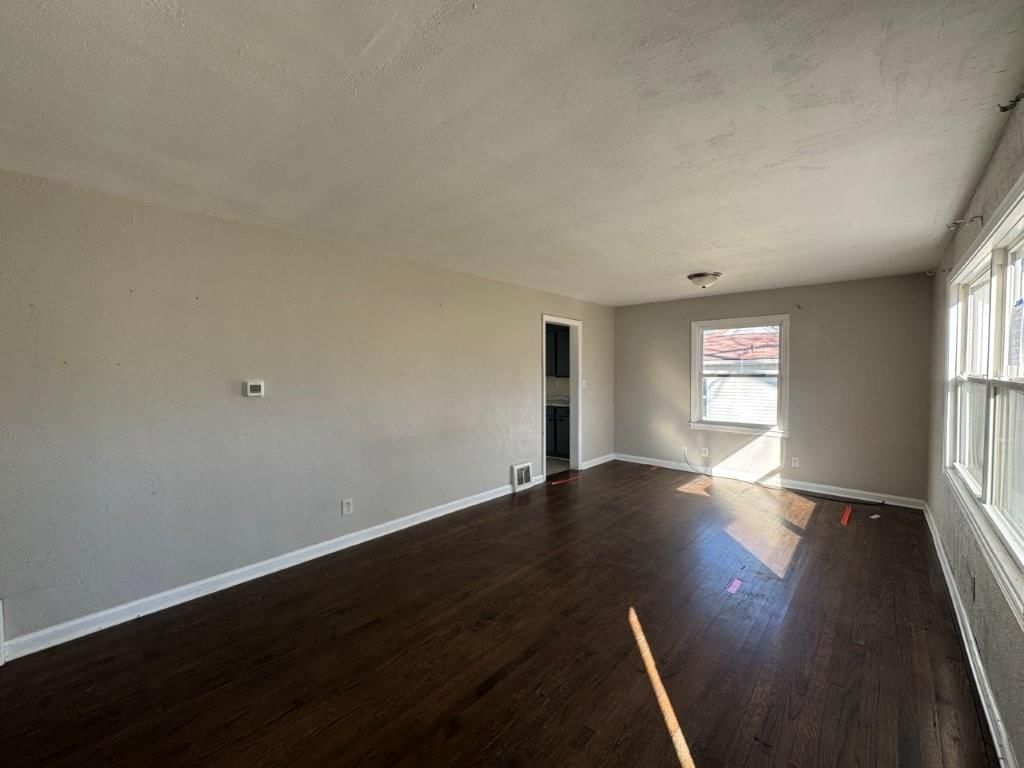 2604 S Northern Boulevard — photo 6