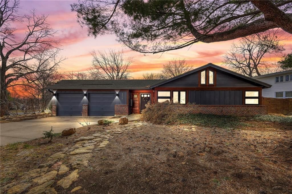 8824 Outlook Drive, Overland Park, KS