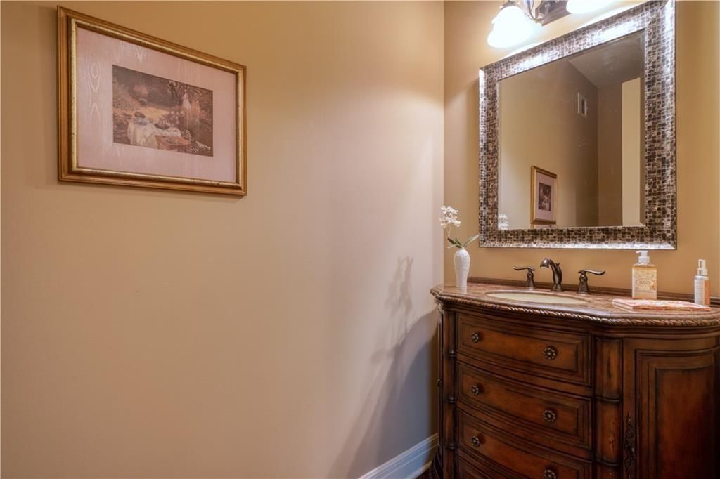 6901 N Norton Avenue — photo 15