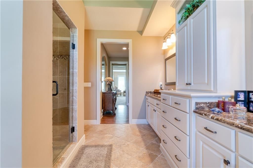 6901 N Norton Avenue — photo 20