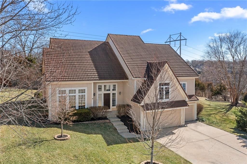 5735 Cottonwood Street, Shawnee, KS