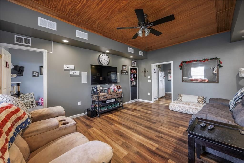 305 S Okmulgee Street — photo 9