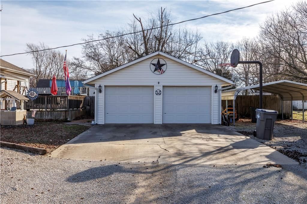 305 S Okmulgee Street — photo 34