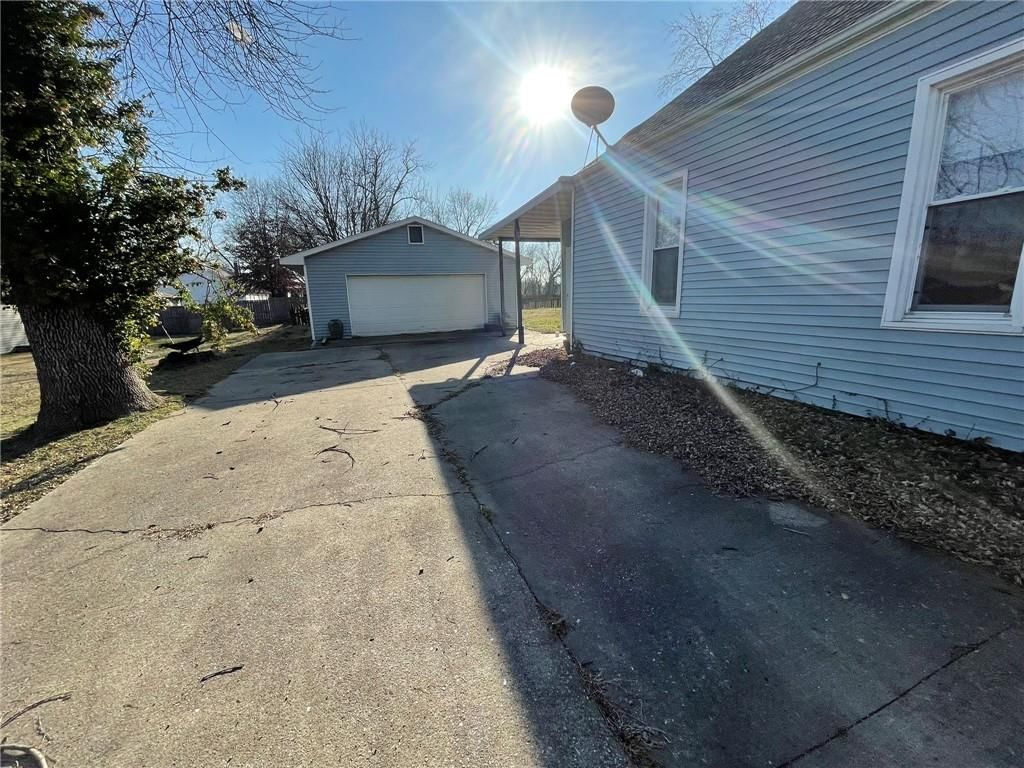 724 E Clinton Street — photo 12