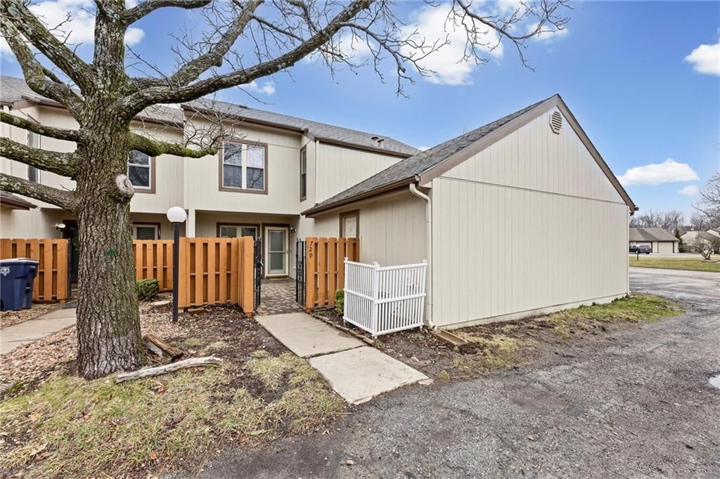 729 E 121 Terrace, Kansas City, MO