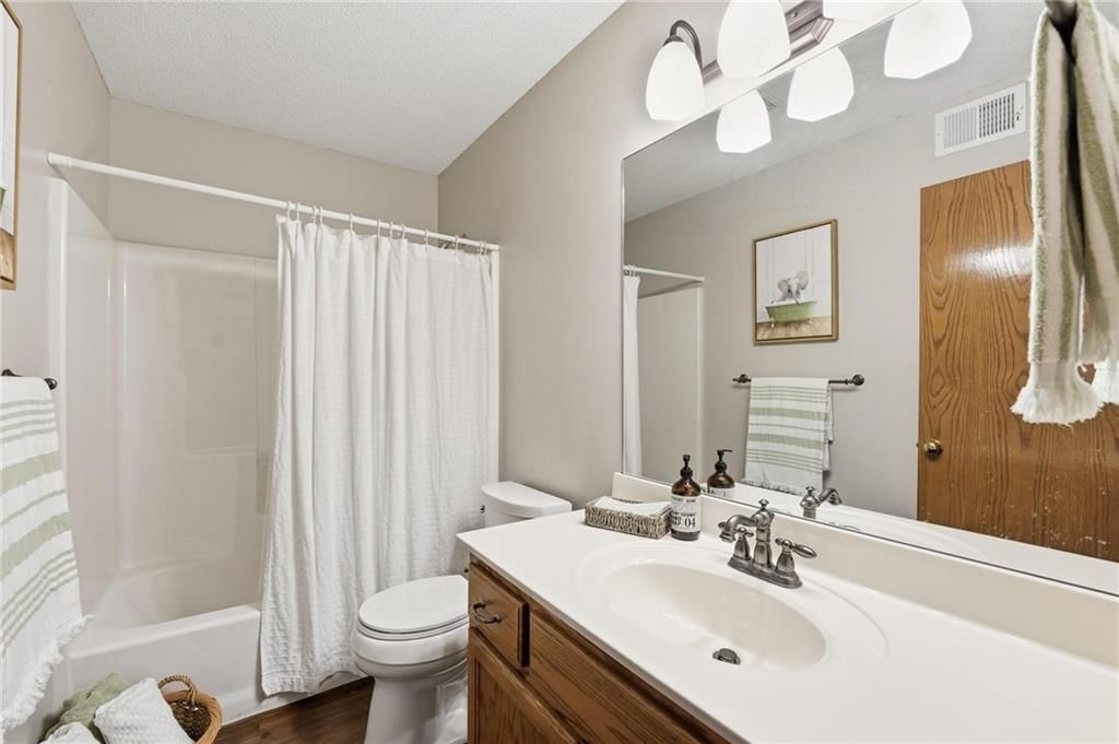 1403 Red Bud Avenue — photo 36