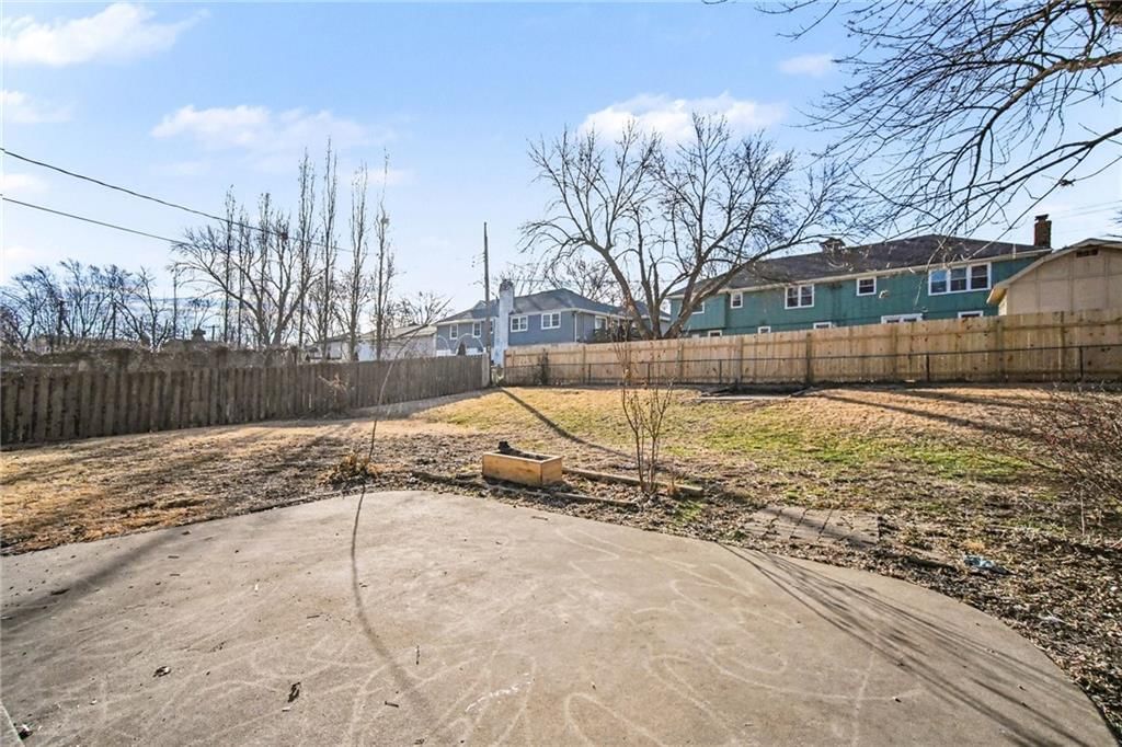 13303 E 50th Terrace — photo 9
