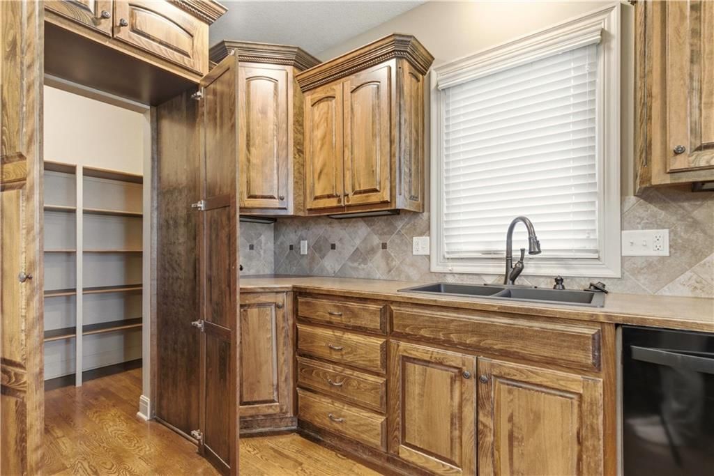 1559 Brompton Lane — photo 21