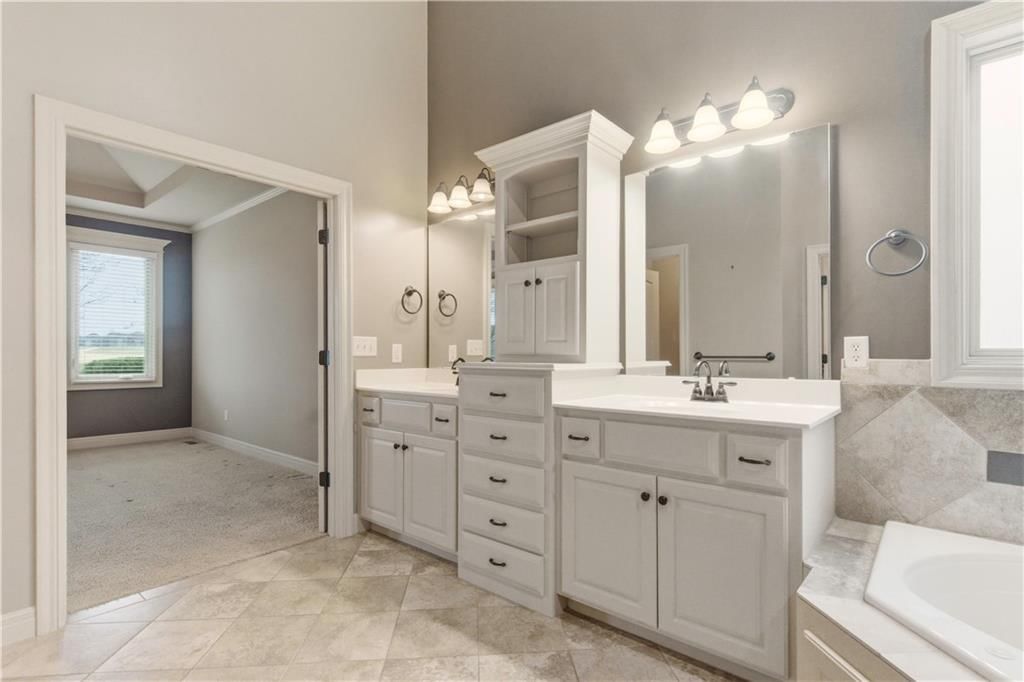 1559 Brompton Lane — photo 32