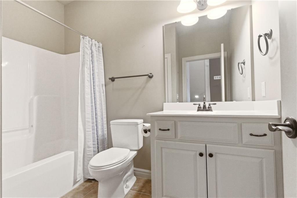 1559 Brompton Lane — photo 36