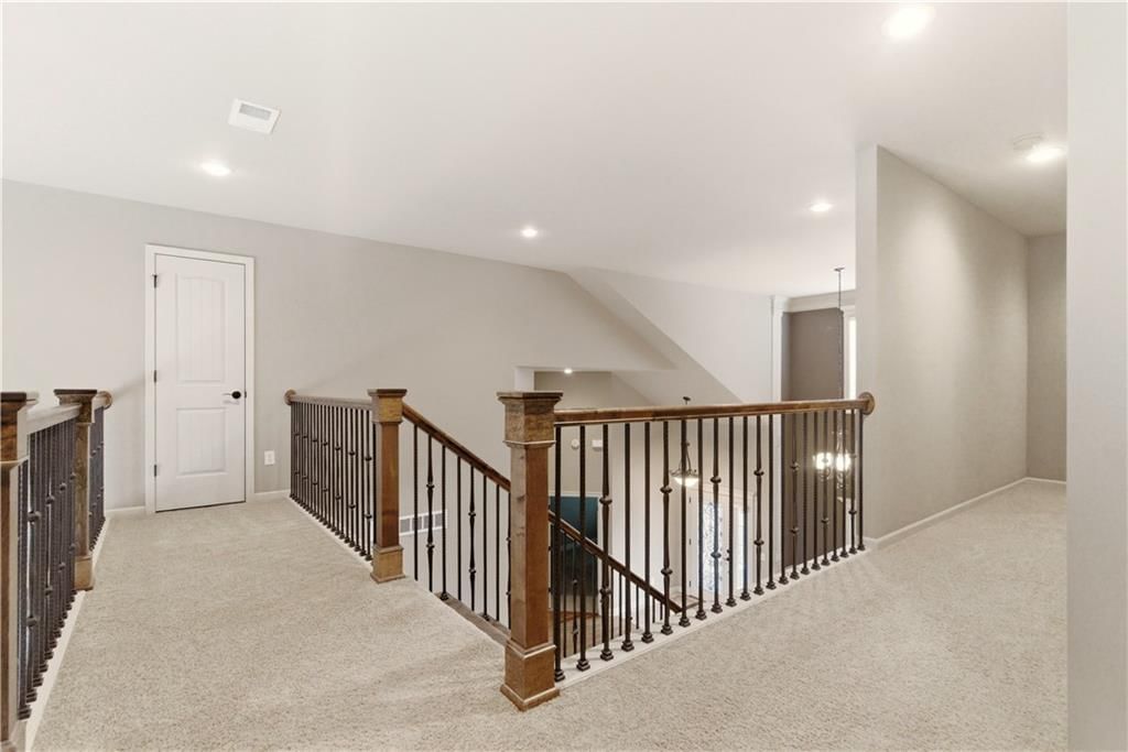 1559 Brompton Lane — photo 40