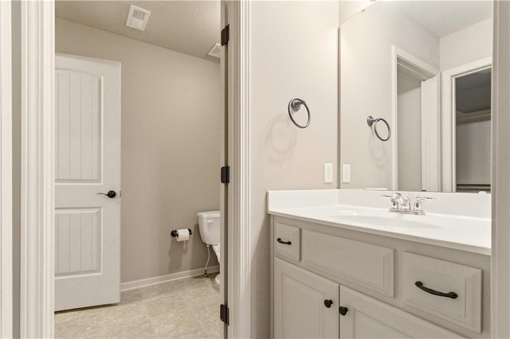1559 Brompton Lane — photo 43
