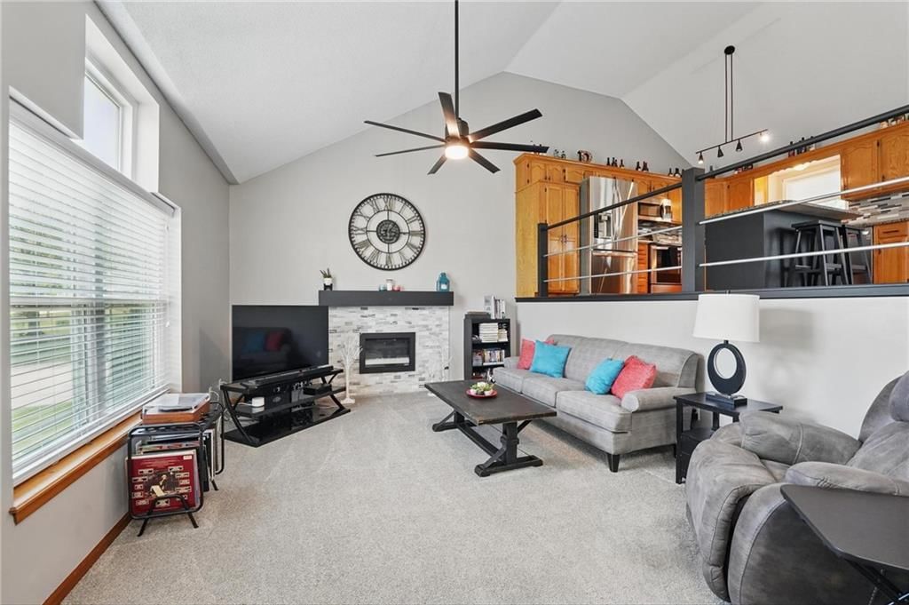 1108 NE Woodbury Court — photo 3