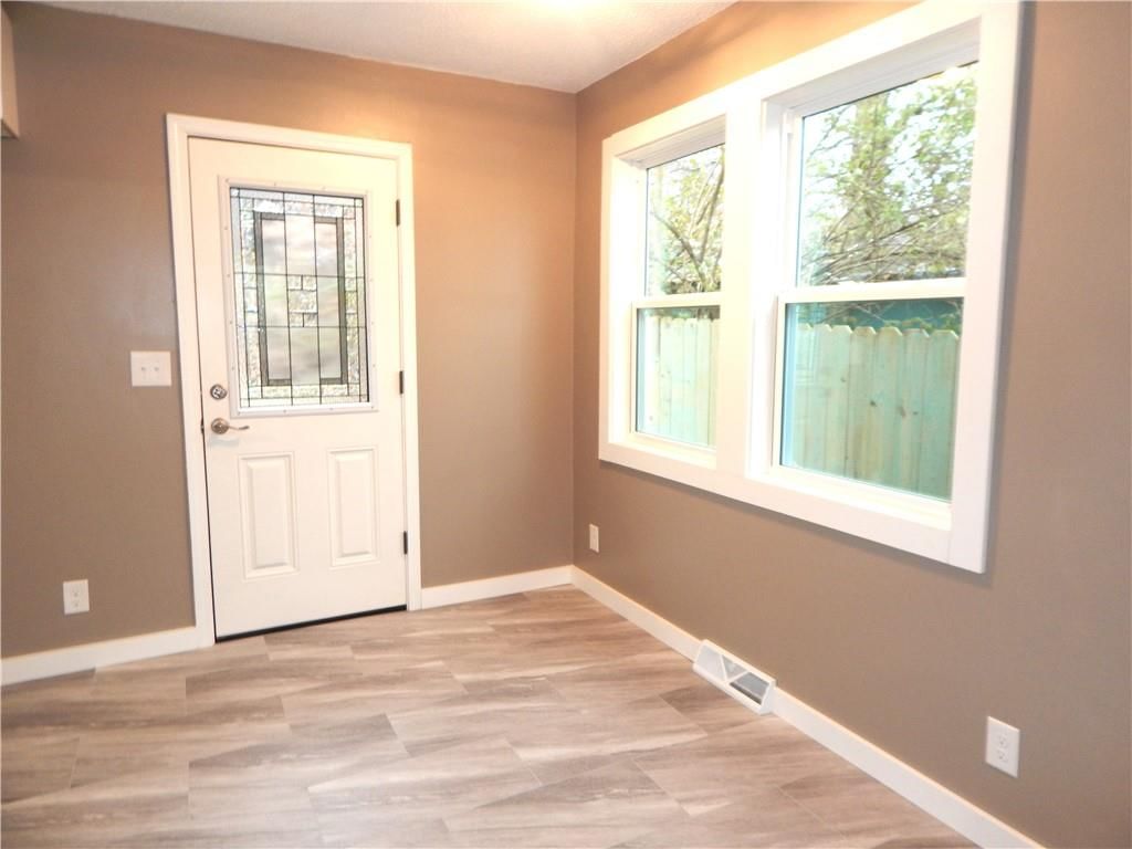 5820 NE 60th Street — photo 8