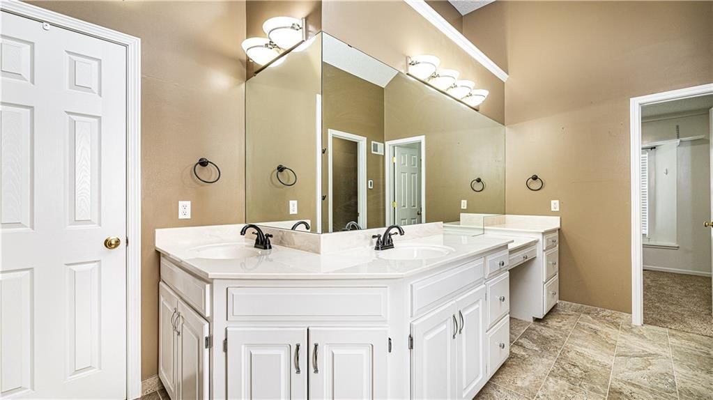 308 SW Chatham Circle — photo 13