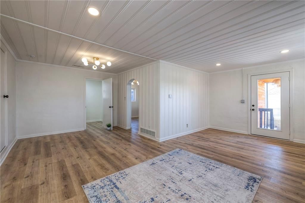 107 S Claremont Avenue — photo 11