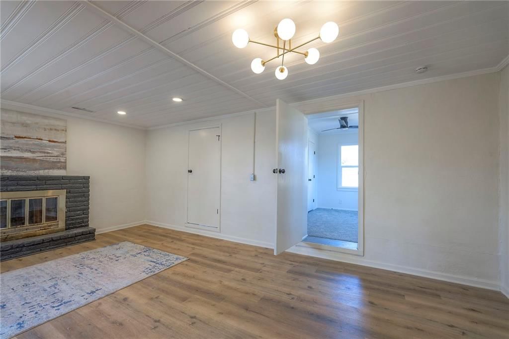 107 S Claremont Avenue — photo 12