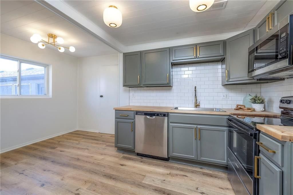 107 S Claremont Avenue — photo 13