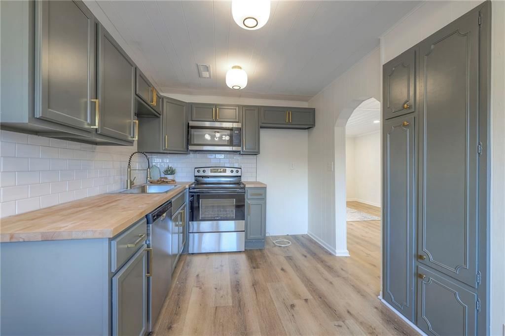 107 S Claremont Avenue — photo 15