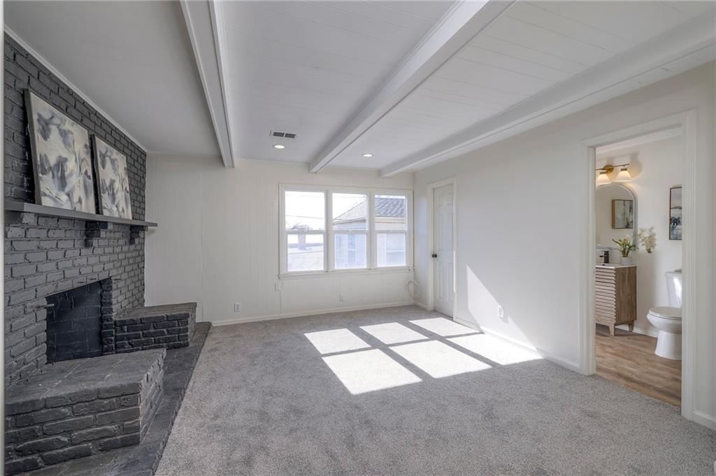 107 S Claremont Avenue — photo 19