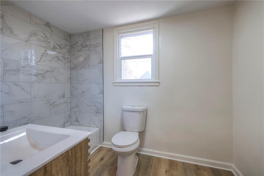 107 S Claremont Avenue — photo 27
