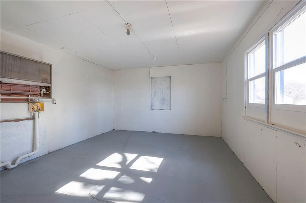 107 S Claremont Avenue — photo 32