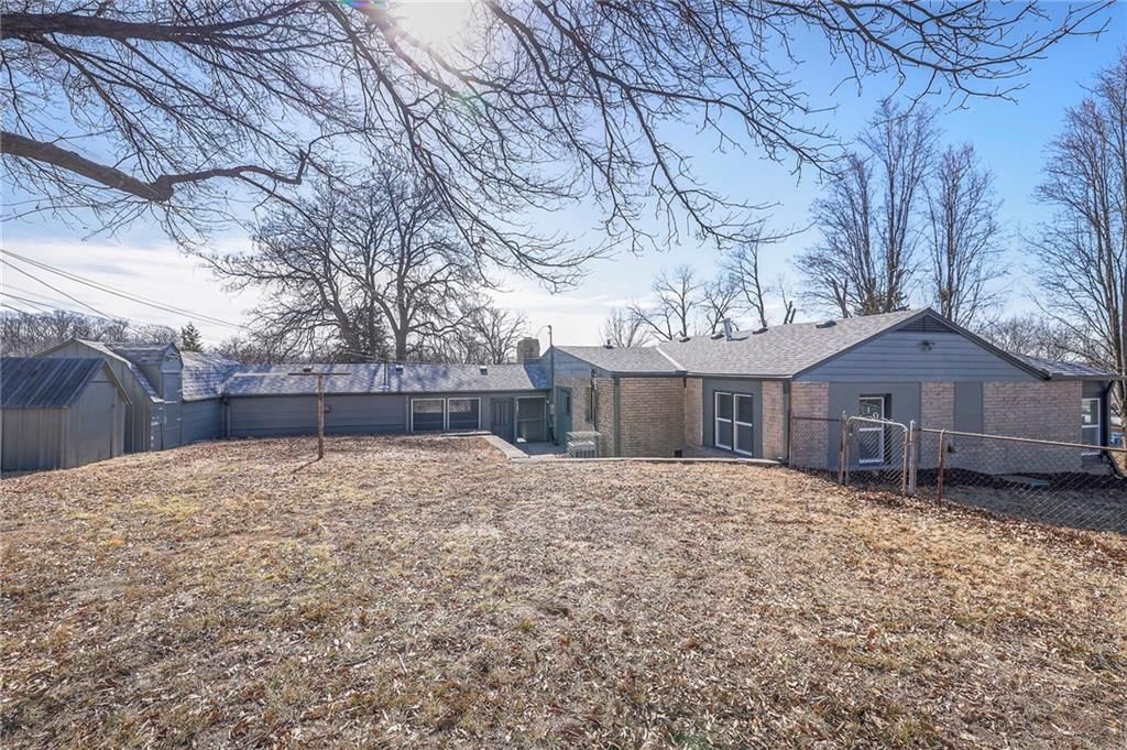 107 S Claremont Avenue — photo 36
